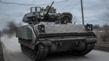 Reuters-forrasmegjeleloles-M2-Bradley-orosz-ukran-haboru-ukran-katona-pancelos-gyalogsagi-harcjarmu2